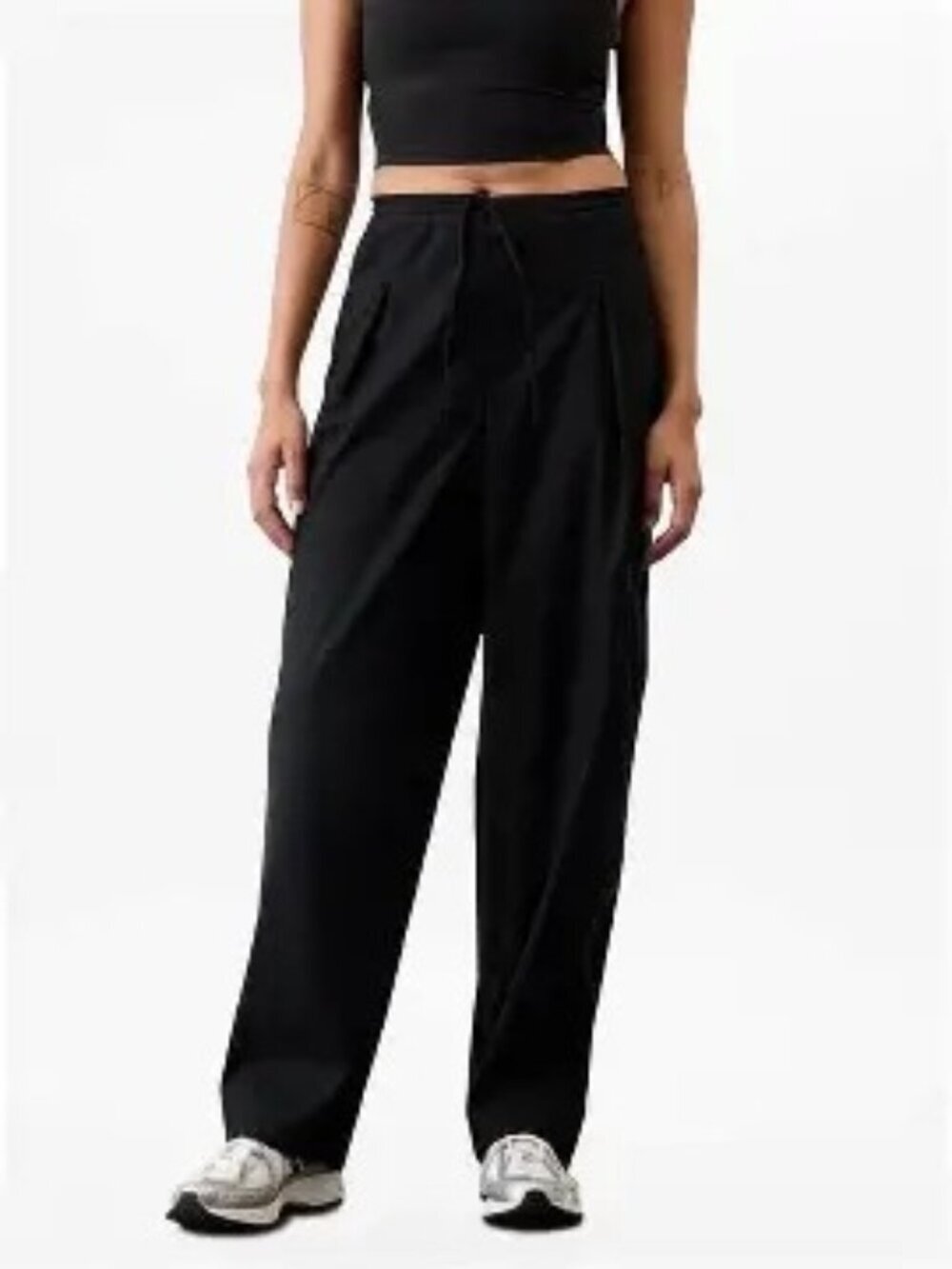 NWT Athleta Paradise Mid Rise Straight Leg Cargo Pants in Black Medium